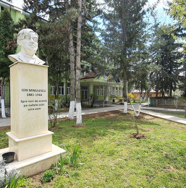 Colegiul Național Ion Minulescu